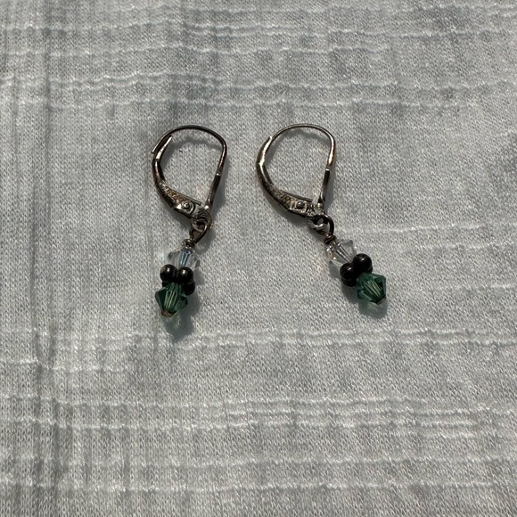 5 PAIRS OF DAINTY EARRINGS - Picture 5 of 6